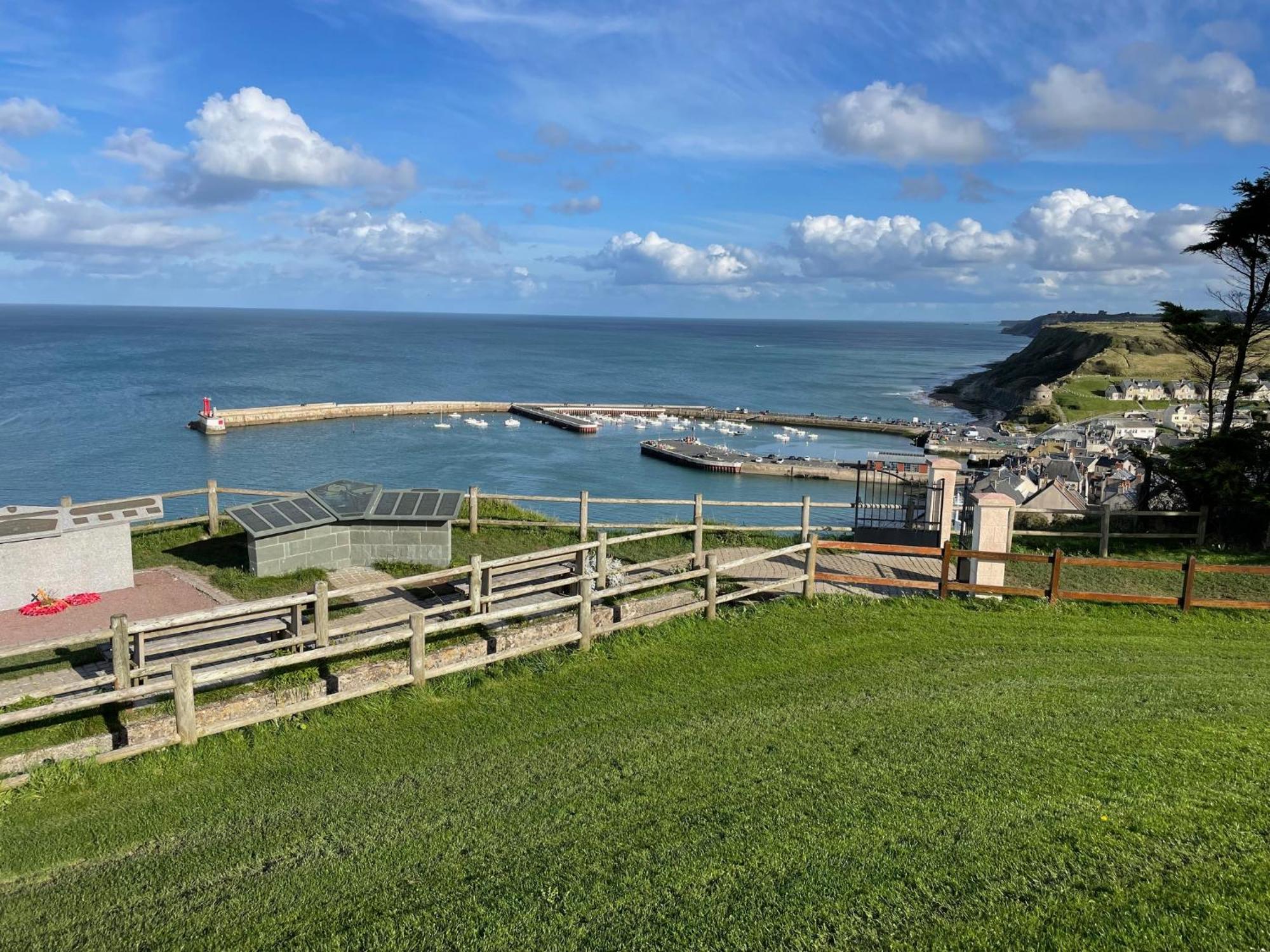 Maison Calme Et Cosy A Port-En-Bessin Pres Du Golf Et De La Mer מראה חיצוני תמונה