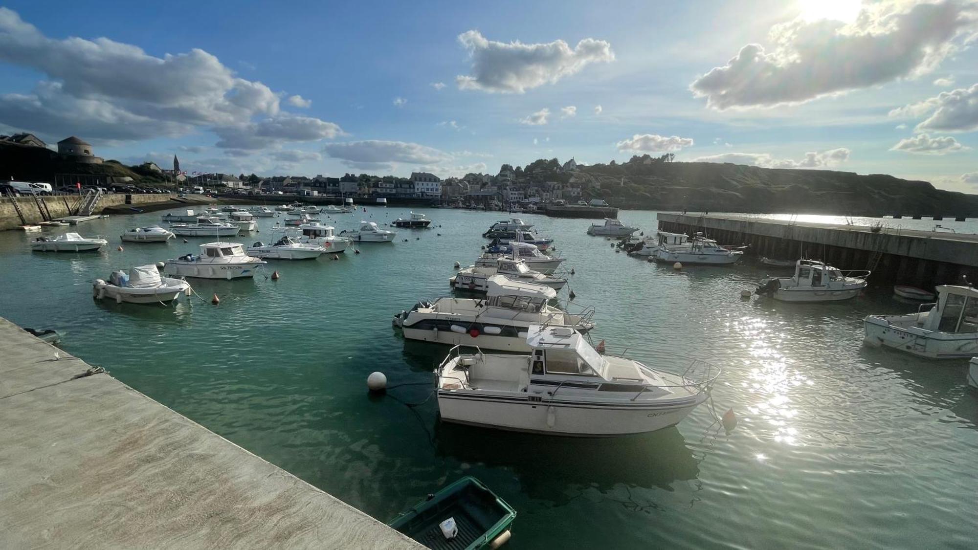Maison Calme Et Cosy A Port-En-Bessin Pres Du Golf Et De La Mer מראה חיצוני תמונה